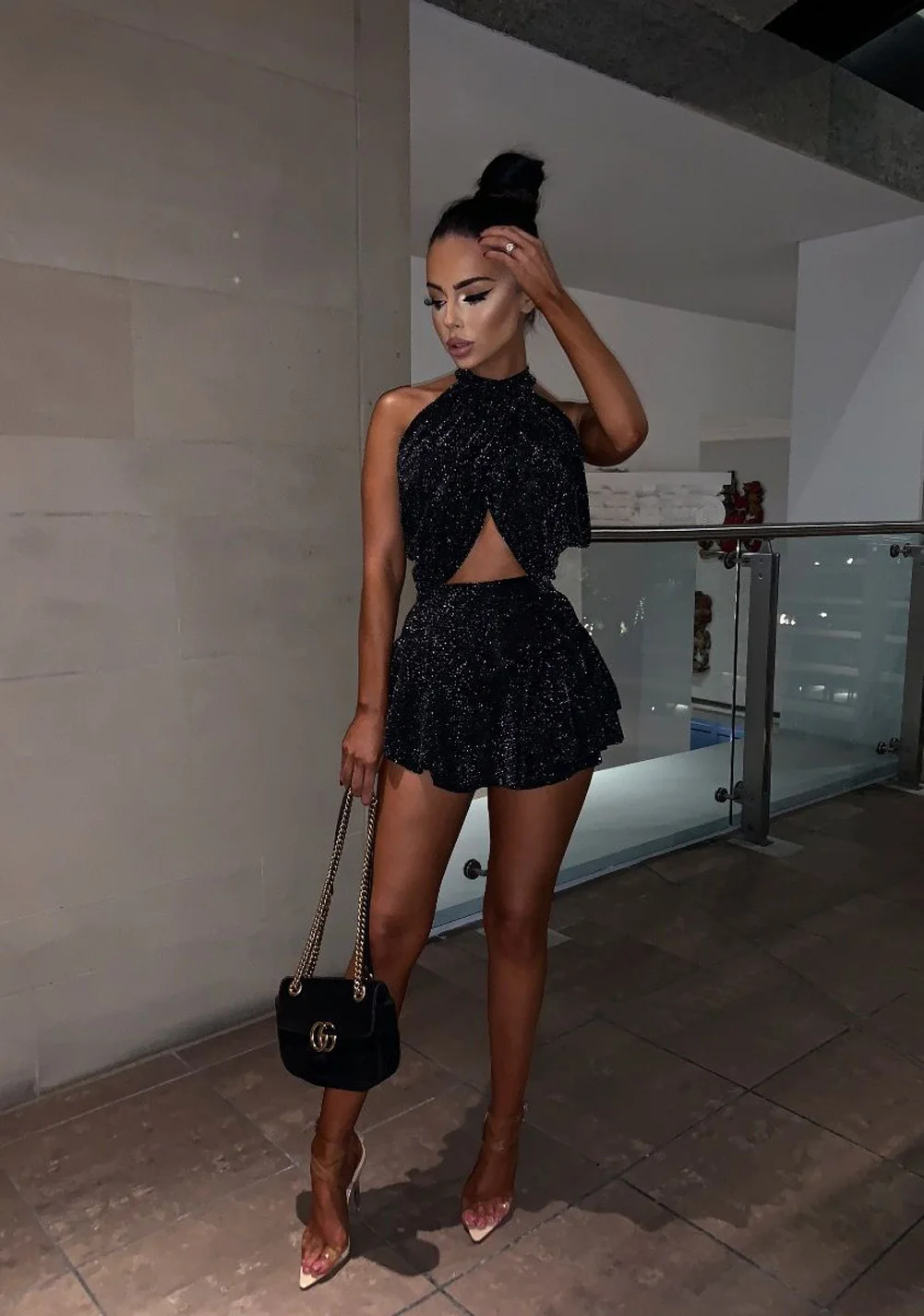 Сексуальная женская модель Клубная одежда укороченный топ с лямкой на шее +