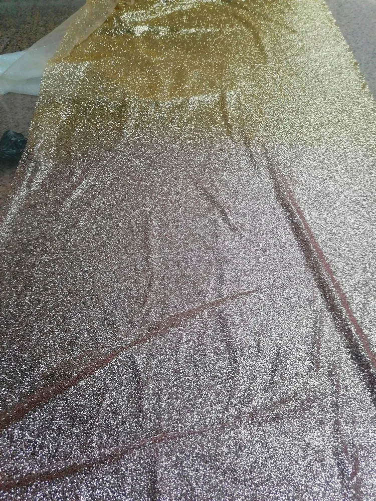 Блестящее золотистое градиентное комбинированное платье разных цветов с