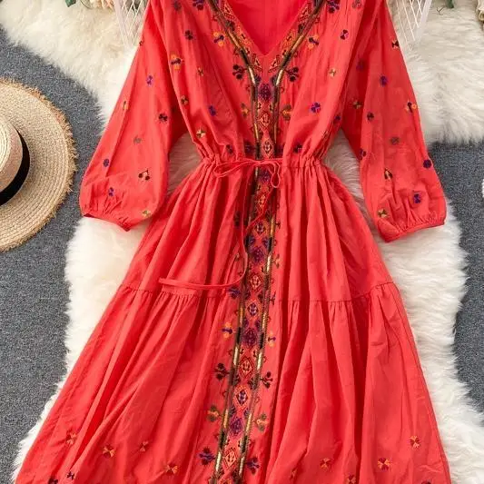 

2021 Bohemian retro ethnic style embroidered dress women's White V-Neck drawstring waist slim bubble sleeve holiday dress