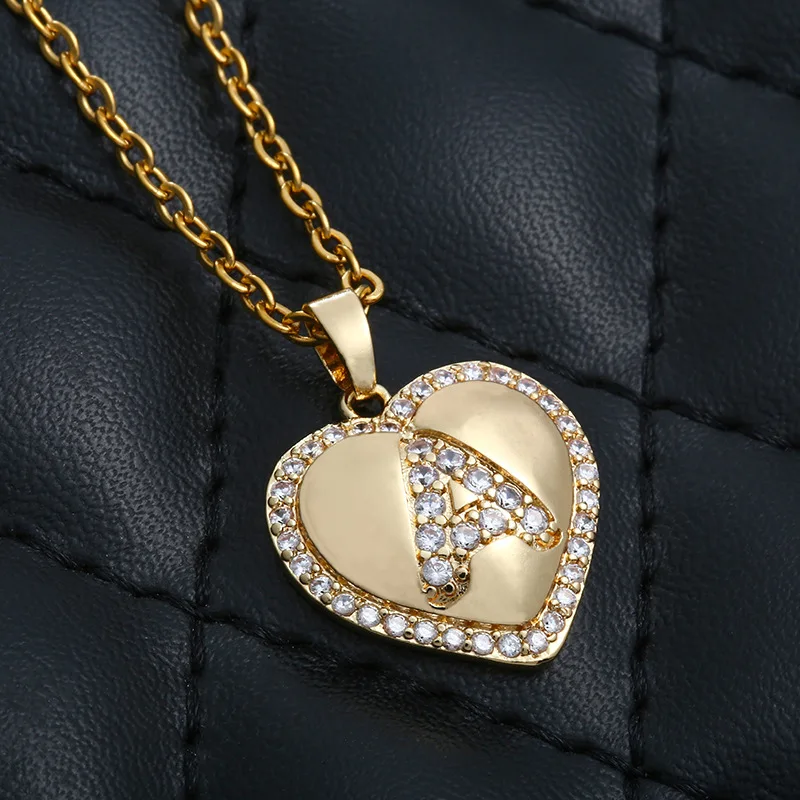 

Exquisite Heart Shape 26 Letter Pendant Necklace Gold Plated Zircon Crystal Name Necklace Statement Jewelry Women Hip Hop Chain