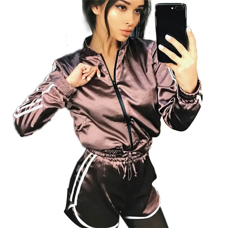 Женская одежда комплект из белых шорт |