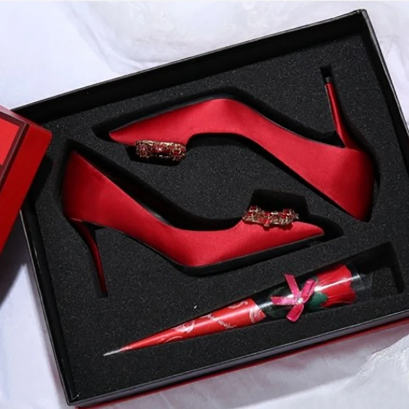 Шелковые женские туфли лодочки Свадебные в подарочной коробке Стразы на высоком