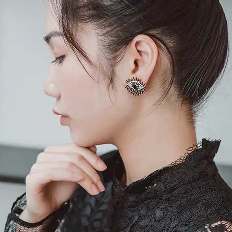 

Legenstar Fashion Design Vintage Eye Shape Stud Earrings For Women Rhinestone Trendy Ear Jewelry Boucle d'oreille Femme 2019