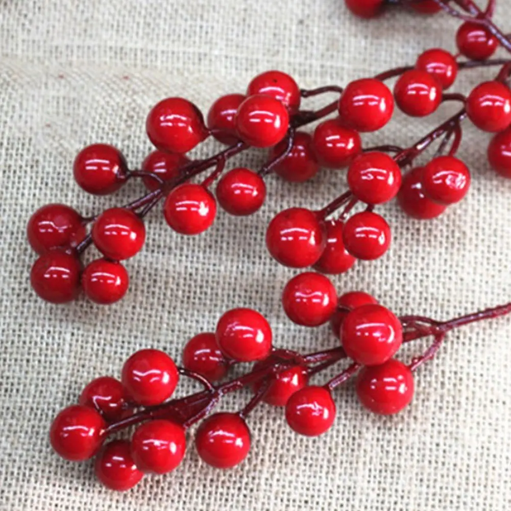 

20PCS Artificial Red Berries Foam Fake Vivid Red Holly Berry Picks Christmas Home Garland Decorations Floral Crafts Beautiful
