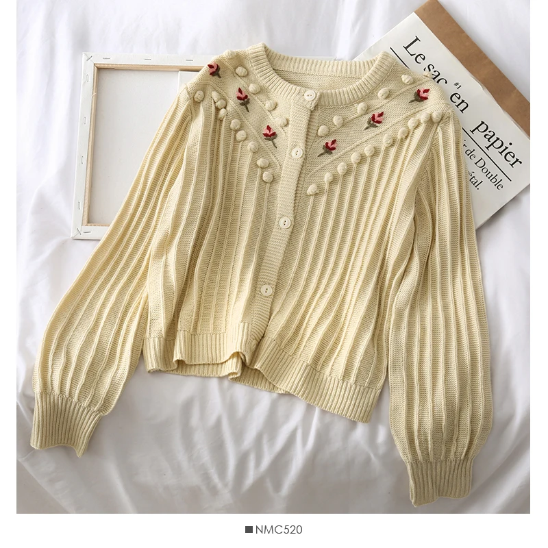 see chart Ghost Horse Series Girl Stereo Embroidery Flower Soft Glutinous Stereo Ball Loose Lantern Sleeve Knitted Sweater Woman - Цвет: see chart