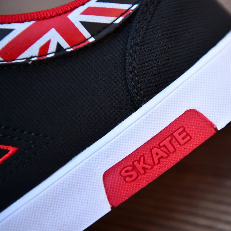 

New Men Casual Shoes Canvas Shoes Men Sneakers Breathable Men Shoes Zapatillas Hombre Light Walking Male Shoes Chaussure Homme