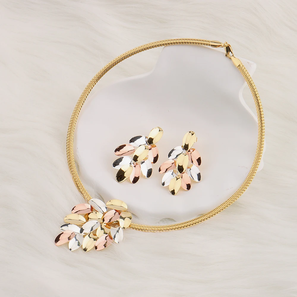 

Dubai Gold Plated Jewelry Sets For Women Luxury Flower Shape Necklace Earrings Set India African Bridal Wedding Gifts