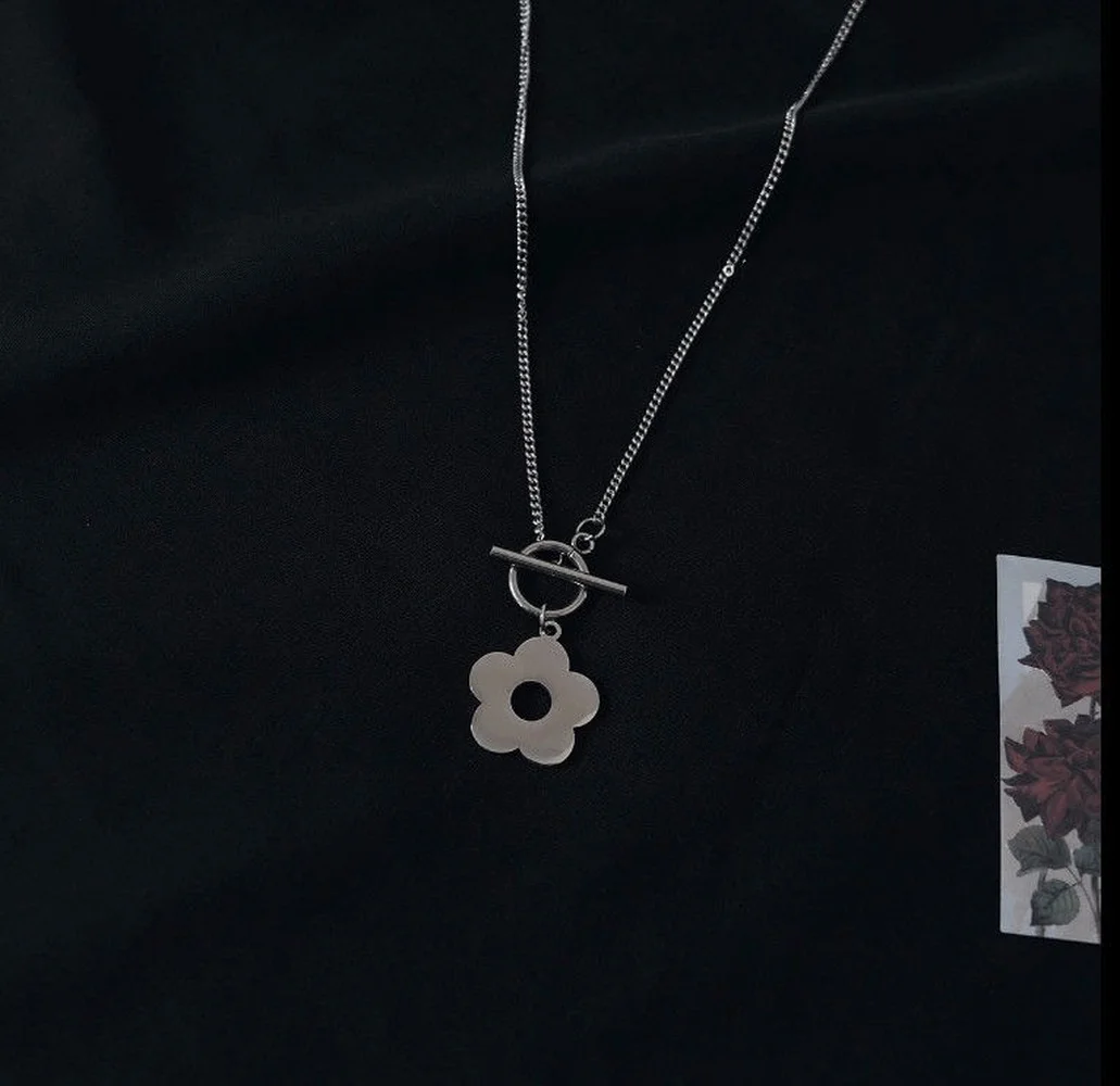 

Flower Necklace Female 2021 Trendy Pendant sweater Chain Gift for Girlfriend Titanium Zinc Alloy mens hip hop jewelry
