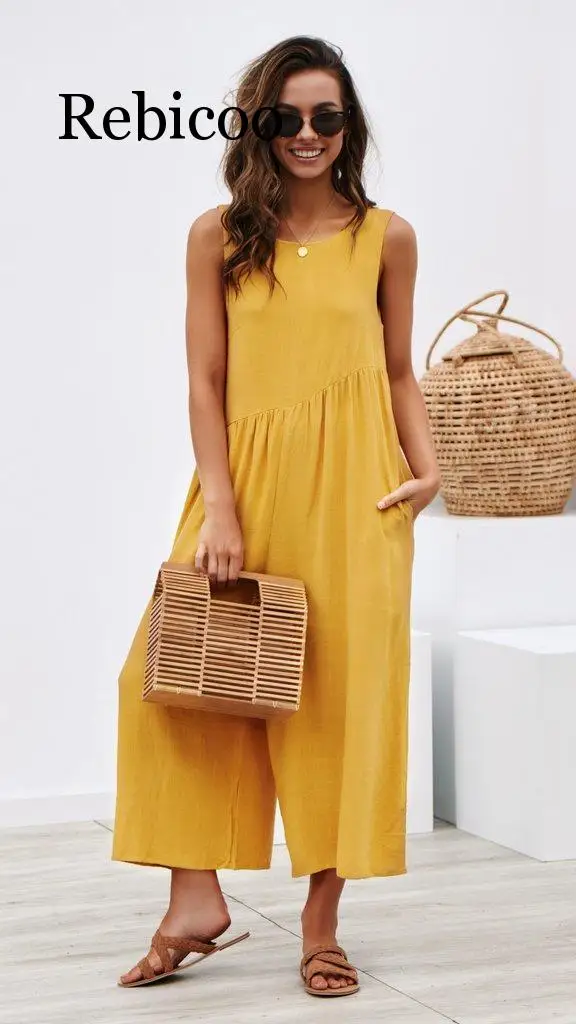 

2019 European and American new hot-fit style solid color women's vest jumpsuit straps skirt