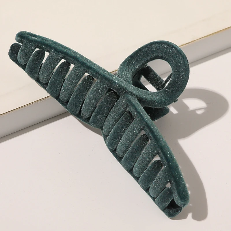 

Woman Flocking Hair Claws Hair Accessories Chic Barrettes Hairclip Hairpins Ladies Hairgrip Headwear Girls Ornaments Crab Winter