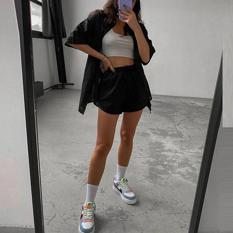 Костюм-двойка женский однобортный с топом отворотом и шортами - купить по