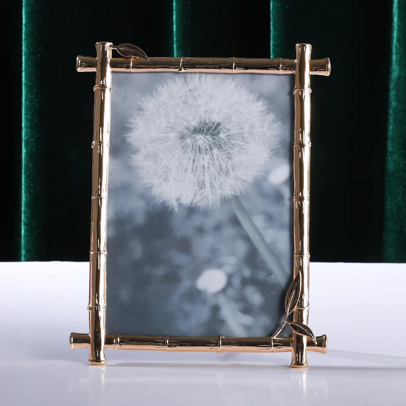 

Light Luxury Photo Frame Silver Fashion Ornaments Personalized Picture Frame Creative Metal Fotolijst Table Decoration ED50XK