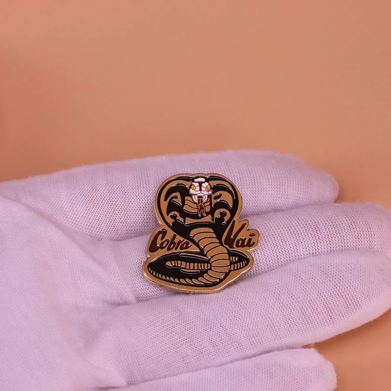 Брошь в виде змеи кобры Кай эмалированные металлические значки броши на куртки