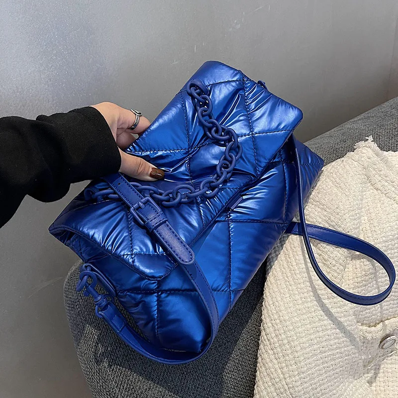 

2021 Winter Fashion Lingge Acrylic Chain Padded Women Crossbody Bags Designer Quilted Handbags Nylon Down Cotton Shoulder Bag