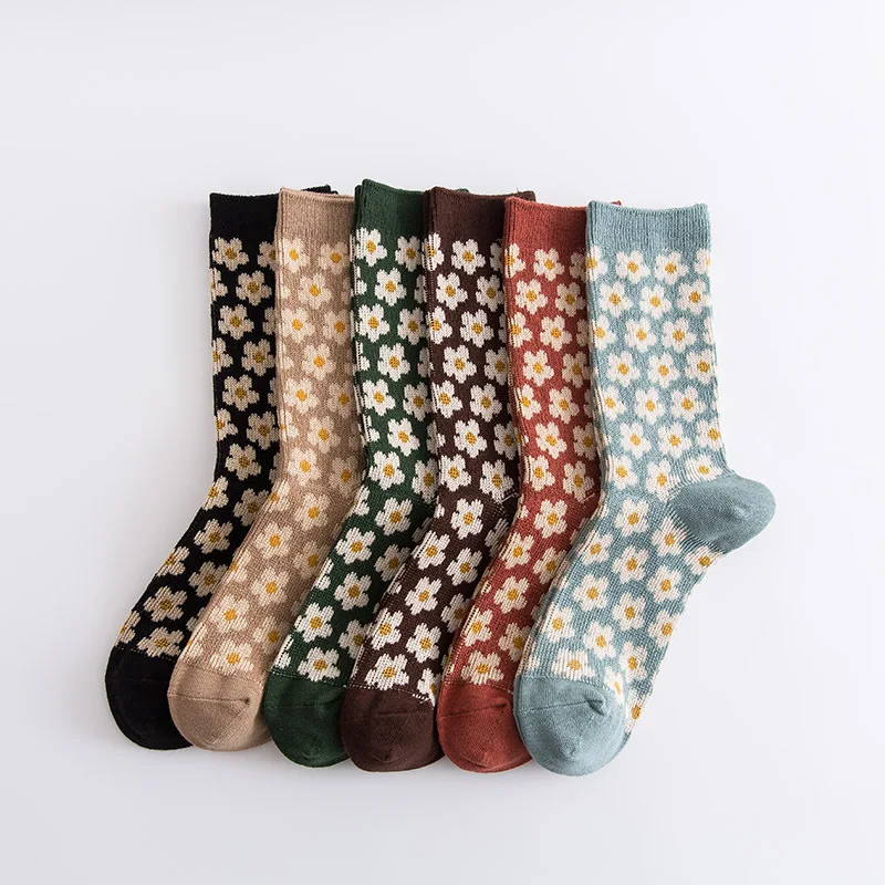 Funky Retro Daisy Cozy Women's Tube Socks Cartoon Flower Streetwear Skateboard Cotton Harajuku Kawaii Socks Autumn Winter