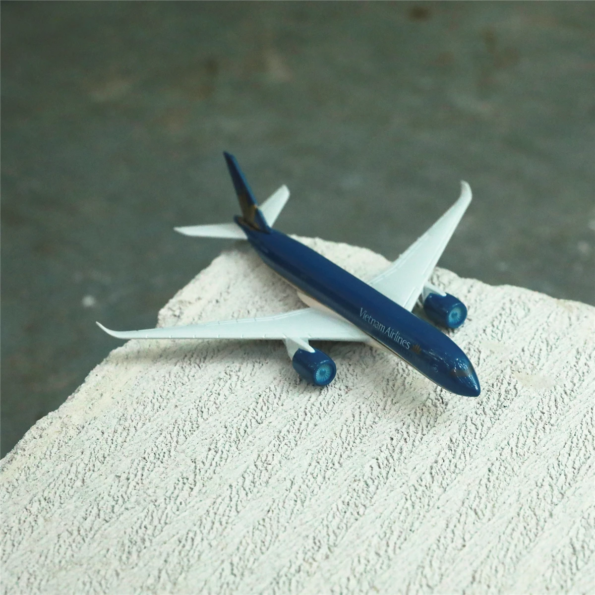 

Vietnam Airlines 350 Airplane Diecast Aircraft Model 6" Metal Plane Aeroplane Home Office Decor Mini Moto Toys for Children