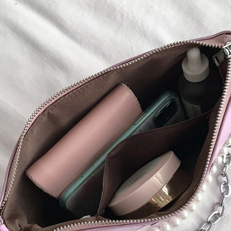 Женская сумка мессенджер маленькая из яркой кожи на молнии с цепочкой винтажная