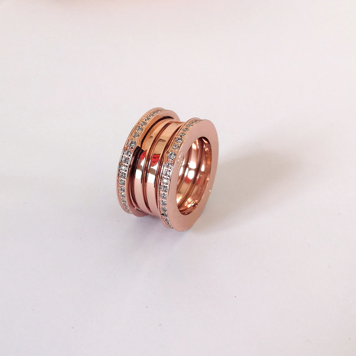 

Fashion Brand Round Design Diamond Spiral Spring Ring Couple Zero Ring for Women and Man High Quality Jewelry With logo