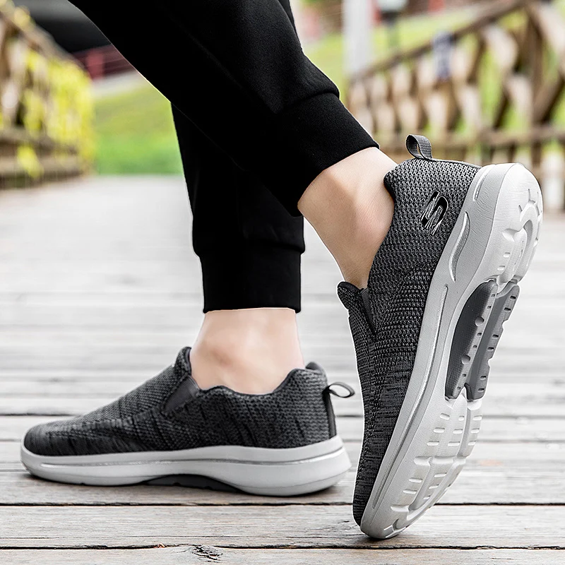 

2021 Fashion Men's Sneakers Fly Mesh Breathable Walking Shoes Slip-On Comfortable Old man shoes Hard-Wearing Slip Sport Men shoe