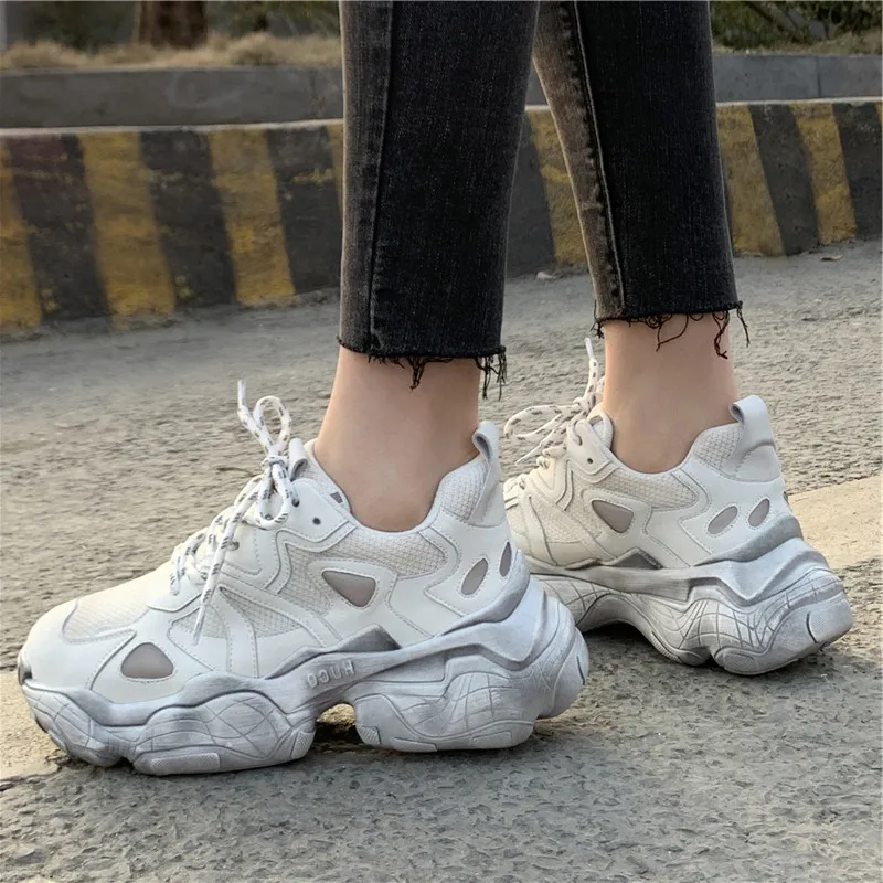 

Кроссовки женские из натуральной кожи, повседневная обувь на платформе в готическом стиле, блестящие, массивные, светоотражающие, для бега