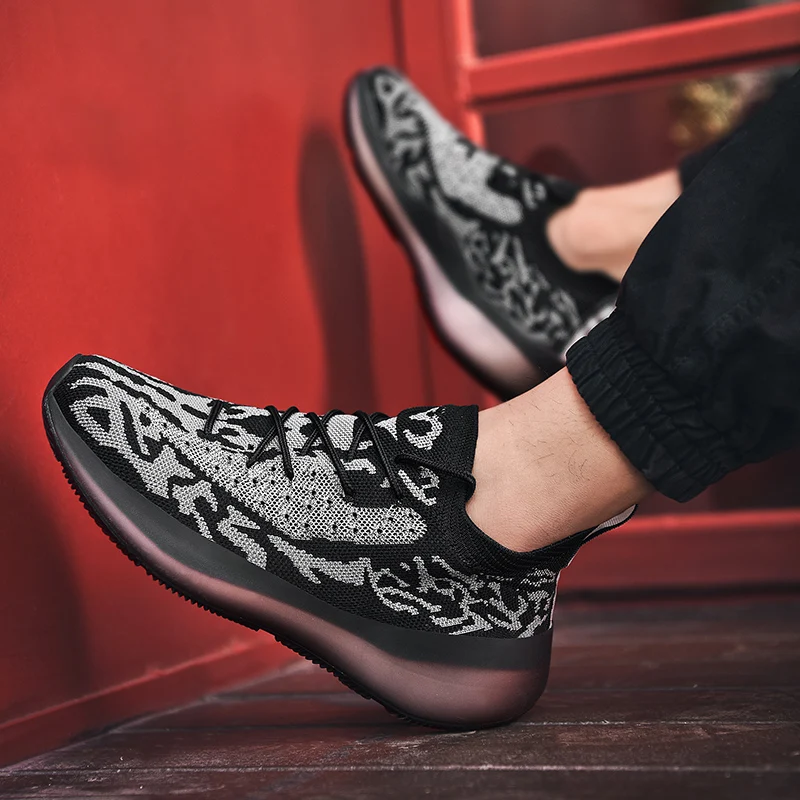 

2021 Summer Sports Running Couple Shoes Breathable Men And Women Sports Shoes New Cushioning Casual Light Coconut Shoes