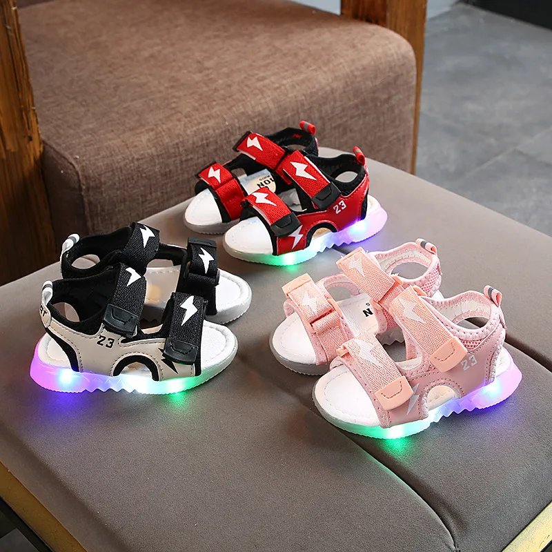 Детские светящиеся сандалии светодиодные тапочки кроссовки для начинающих