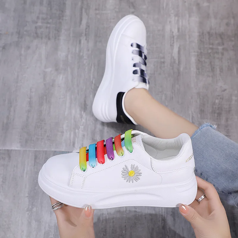 Autumn And Winter Fashion The New Casual Daisy Lace-Up Round Toe Women Shoes Breathable Color Shoelace High Quality Thick Bottom