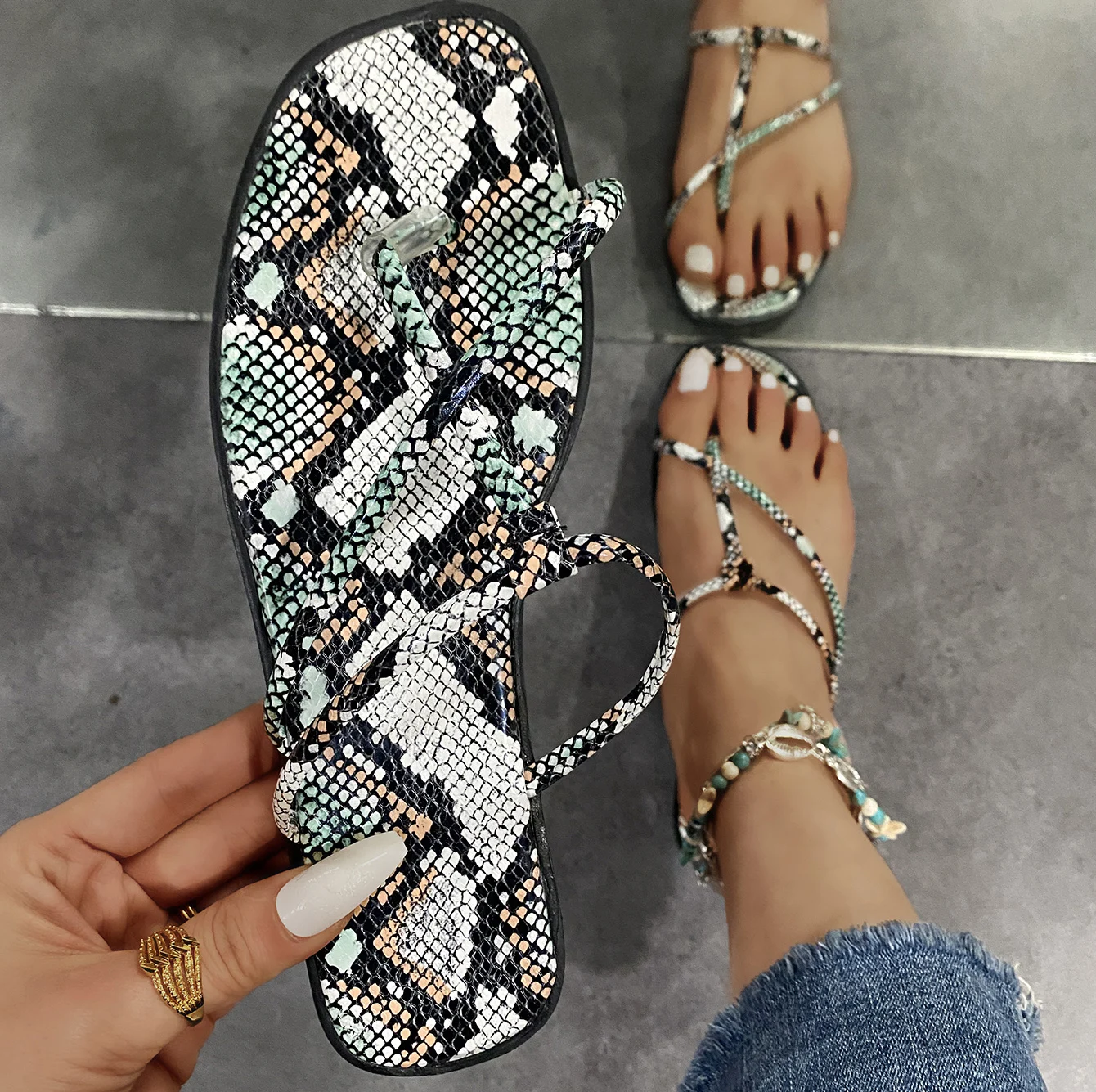 

2021 New Women's Shoes Fashion Color PU Snake Pattern Simple Thin Strap Open Toe Flat Heel Comfortable Summer Sandals