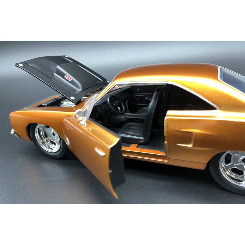 Коллекция 1/24 года американский автомобиль с мускулами Plymouth GTX модель автомобиля