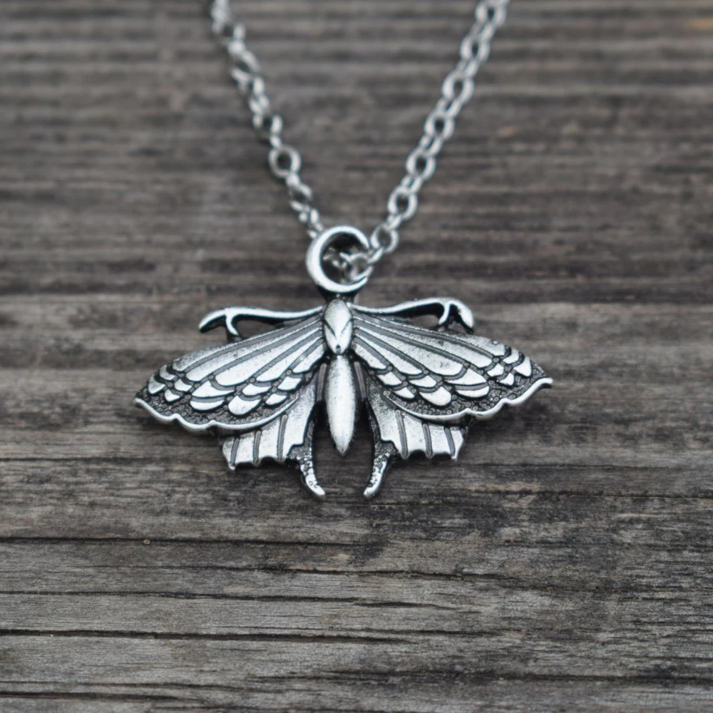 колье цепочка с бабочками. чокер с бабочкой. колье цепочка с бабочками. цепочка с кулоном бабочка. цепь бабочки.