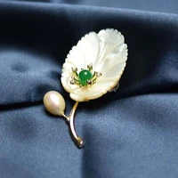 fashion simple elegant natural freshwater pearl brooches for women suit coat accessories shell leaf lapel pins with green stone