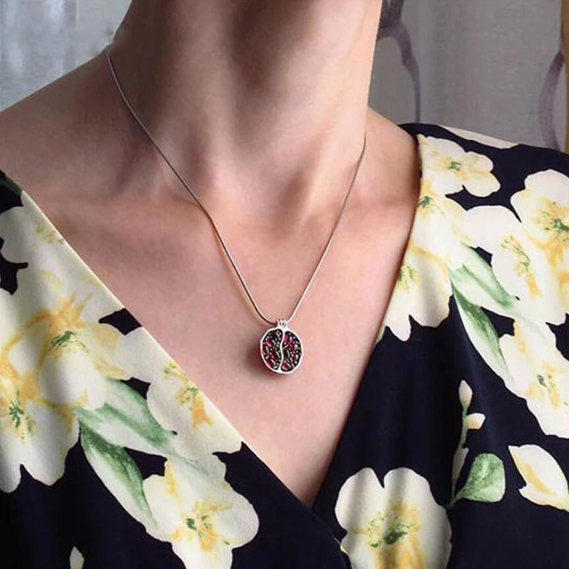 

Fashion Fruit Crystal Pomegranate Pendant Necklace Choker Women Jewelry Gift