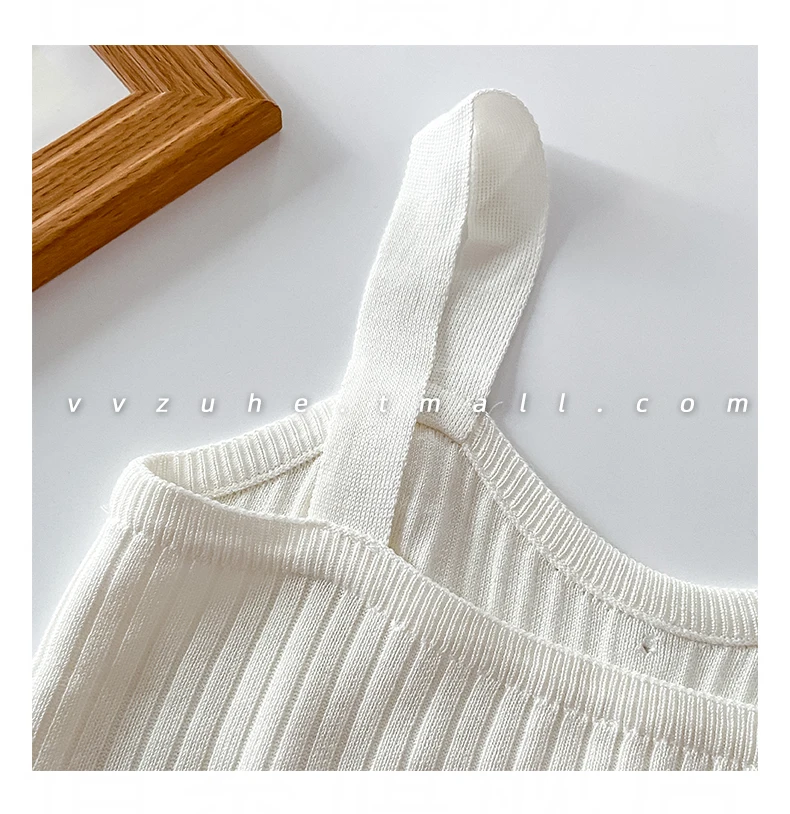 Майка женская трикотажная однотонная на пуговицах с круглым вырезом | Женская