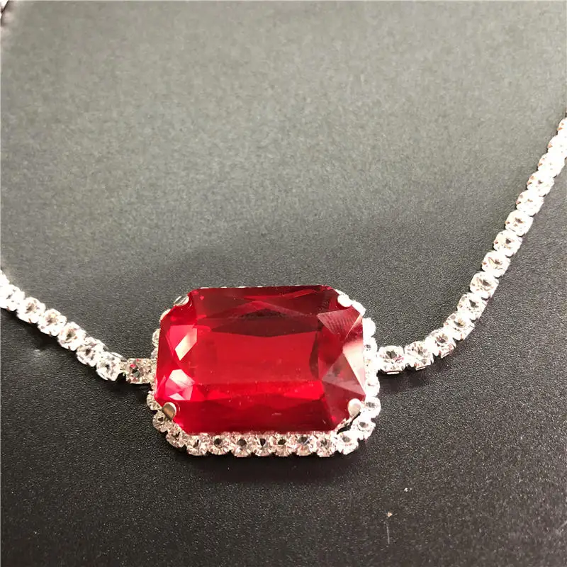 

Fashion luxury crystal pendant necklace, suitable for women's simple red jewelry glass necklace