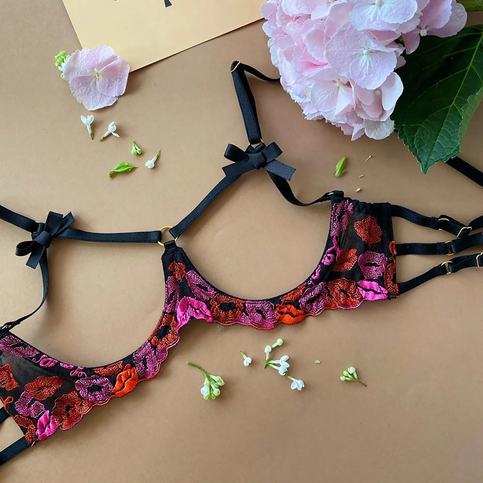 

Bra Set Intimate Women's Lingerie Hollow Out Bralette Open Crotch Thong Embroidered Underwear Set Sexy Erotic Lingerie Babydoll