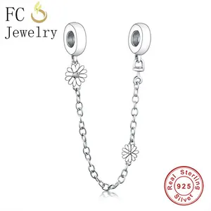 Шарм-браслет из серебра 925 пробы с бусинами в виде маргариток