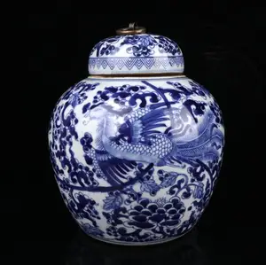 China Blue and white ceramic lid jar crafts statue