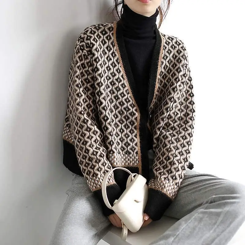 

2022 Vintage Contrast Color Knitted Cardigan Autumn Winter V-neck Diamond Lattice Loose Korean Jacket Fashionable Women Sweater