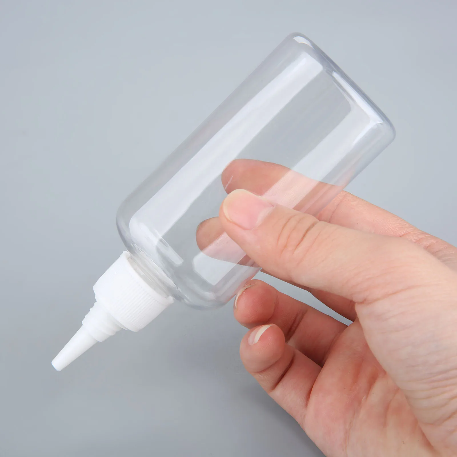 Пустые пластиковые бутылки с прозрачными/белыми/черными Закрученными верхними