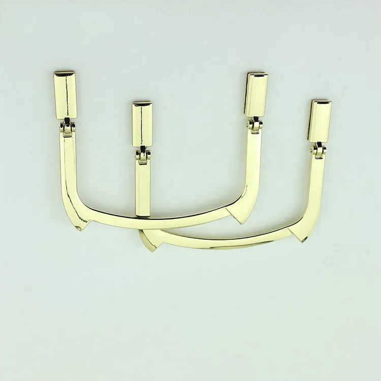 Из 2 предметов Сумка светло-золотистого цвета ручка с металлическим ободком