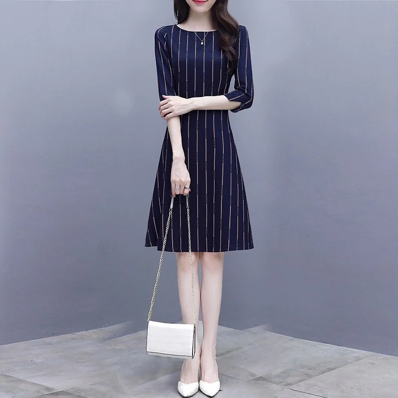 

Summer New Temperament Girl Middle-Sleeve Striped Slim Dress Round Neck Waist Slim Knee-Length Dress 2021