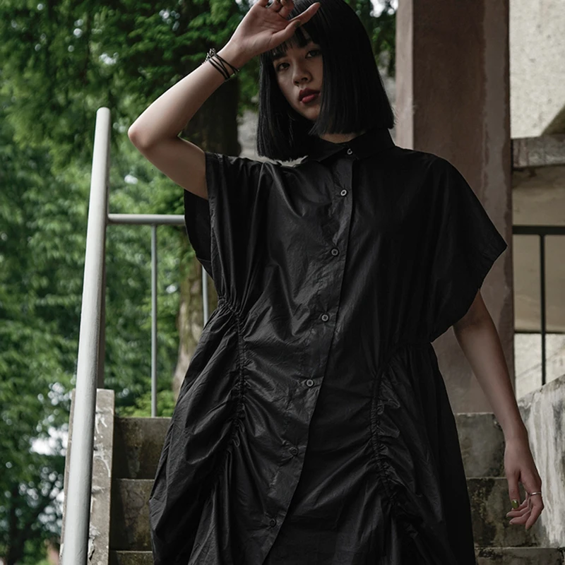 [EAM] New Spring Summer Lapel Short Sleeve Black Irreuglar Fold Split Joint Loose Shirt Dress Women Fashion Tide JX113