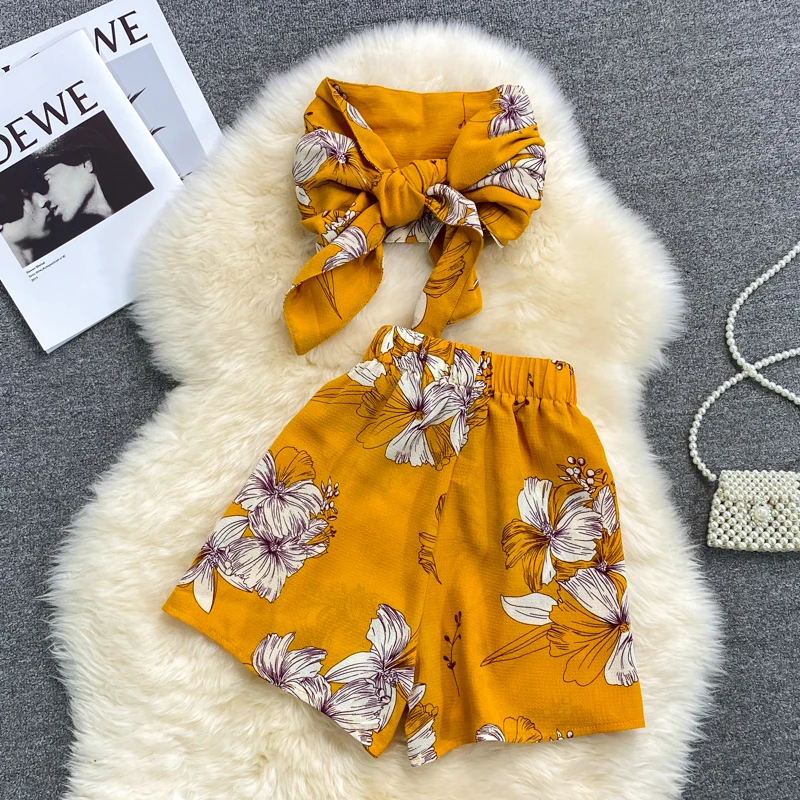 

Sexy Yellow Flower Printed Beach Two Piece Set Women Summer Vacation Party Strapless Bandage Tops + Wide Leg Shorts Suit 2021