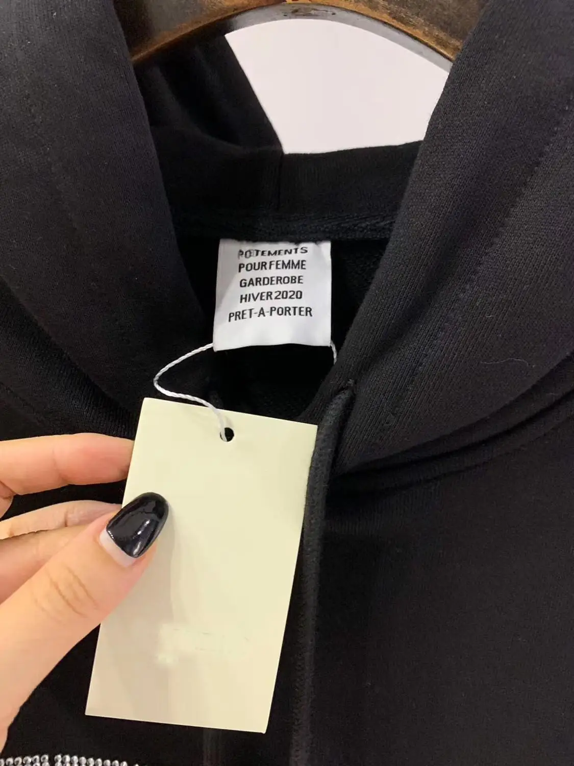 

2020fw VETEMENTS Black Rhinestone Logo Hoodie Men Women Reflective flash drill VETEMENTS Bling Hoodies VTM Sweatshirts