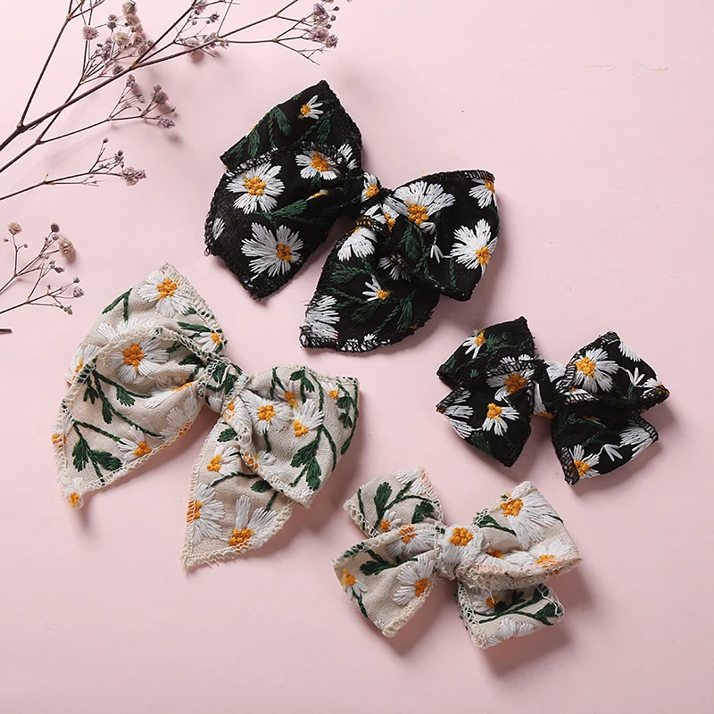 

Daisy Bow Baby Hair Clips For Girl Kawaii Accessories Infant Cotton Linen Barrette Kids Embroidery Hairpins Speldjes Meisje 2Pcs