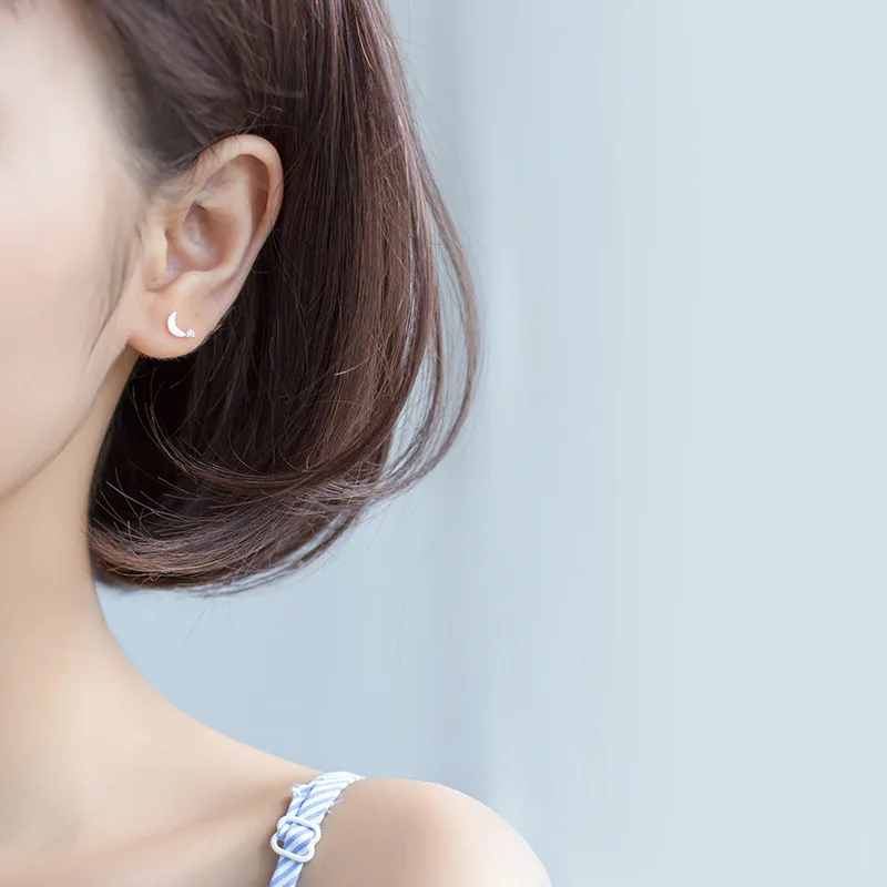 Серьги гвоздики Асимметричные из серебра 100% пробы с Луной и