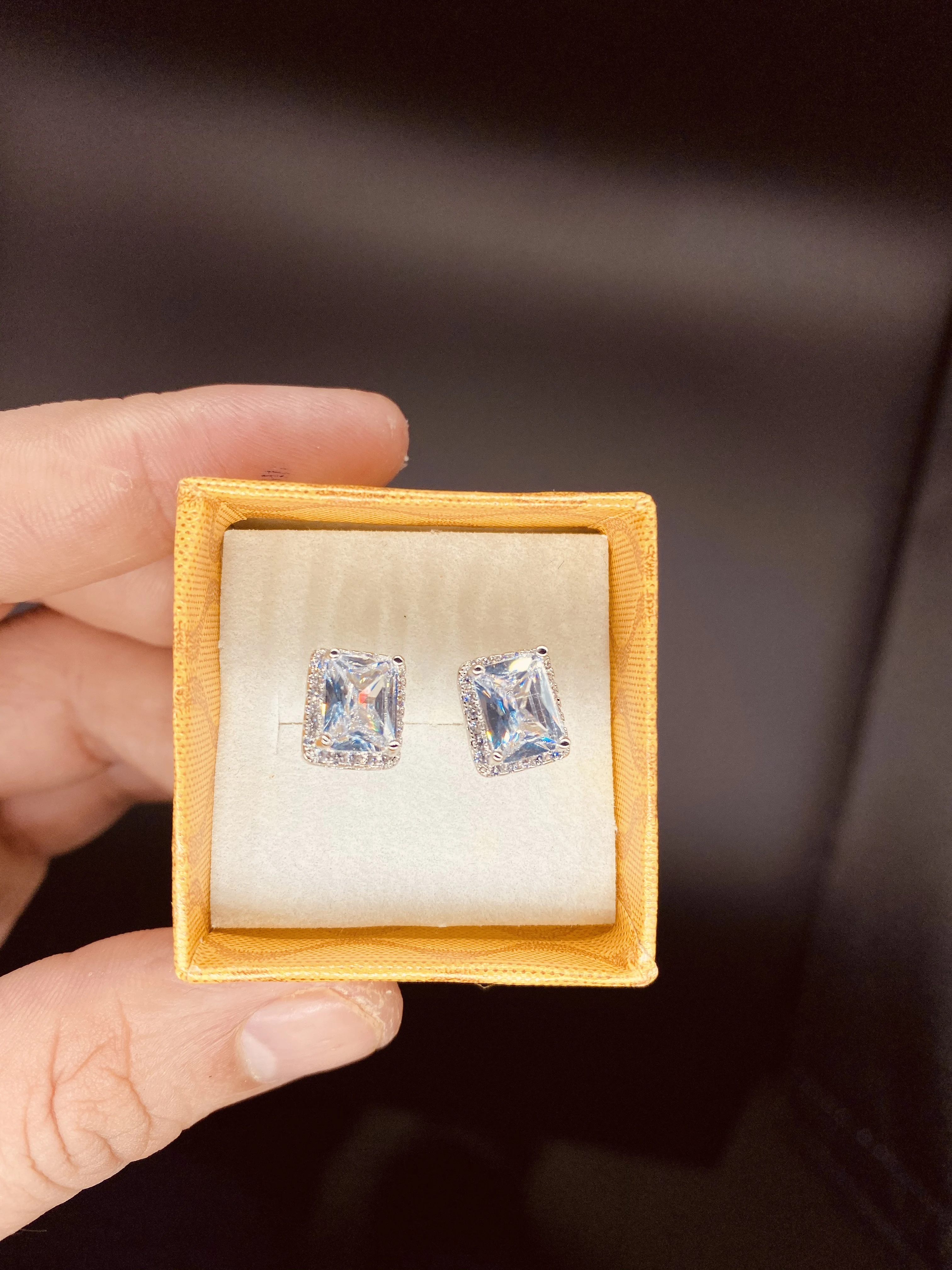 Серьги-гвоздики из серебра 925 пробы с фианитом | Украшения и аксессуары