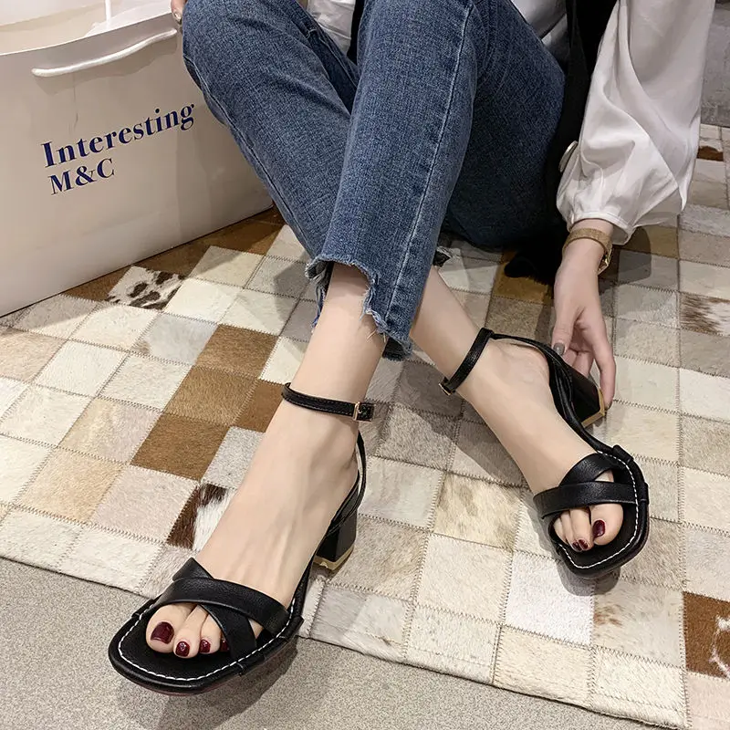 

Сандалии женские классические из овечьей кожи, босоножки на толстом каблуке, ремешок с пряжкой, летняя модная обувь, разные цвета