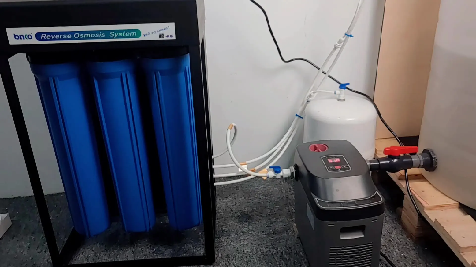 система обратного осмоса rof 4-4-10gm. система обратного осмоса ro 1*4040 (до 250 л/час). промышленный осмос ro1 8040 1 мембрана. установить ро. установить ро.