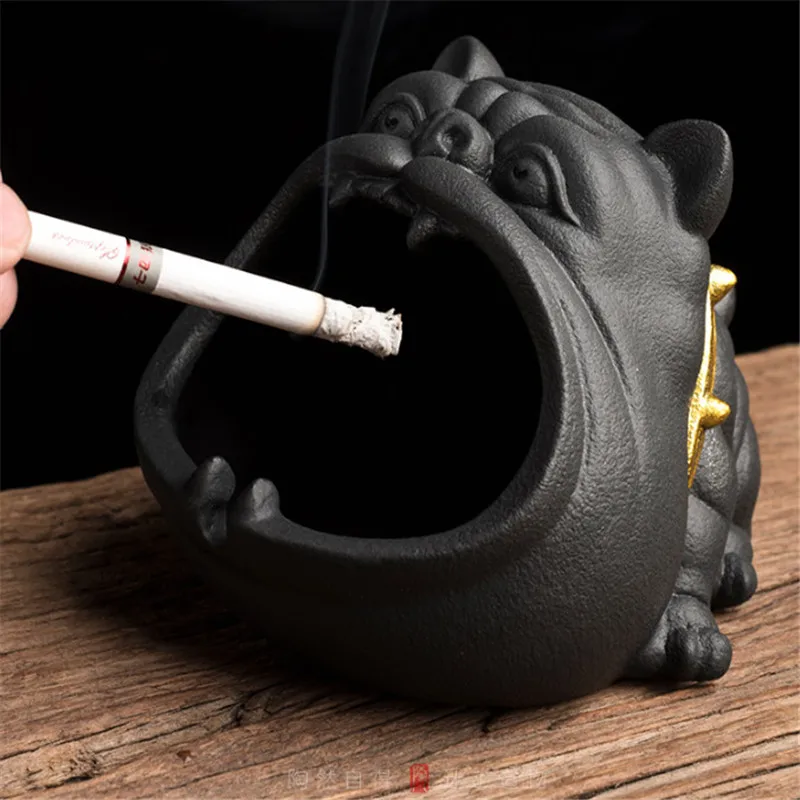 

Creative modeling multi-functional ashtray cute overlord dog to prevent the ash from blowing away the semi - enclosed structure